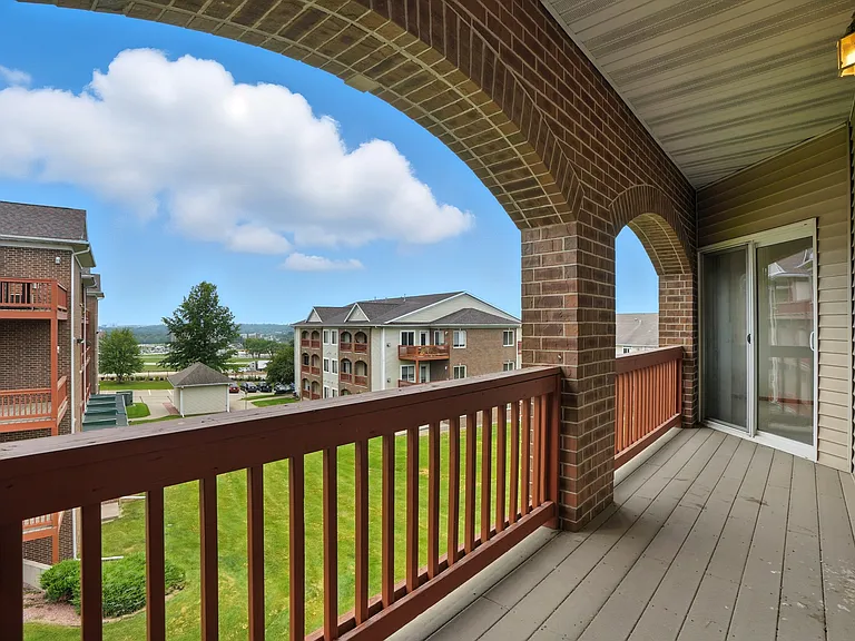 Woodridge Estates — Photo 4