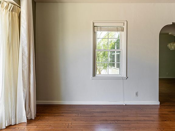 5th image of 8131 Airlane Ave