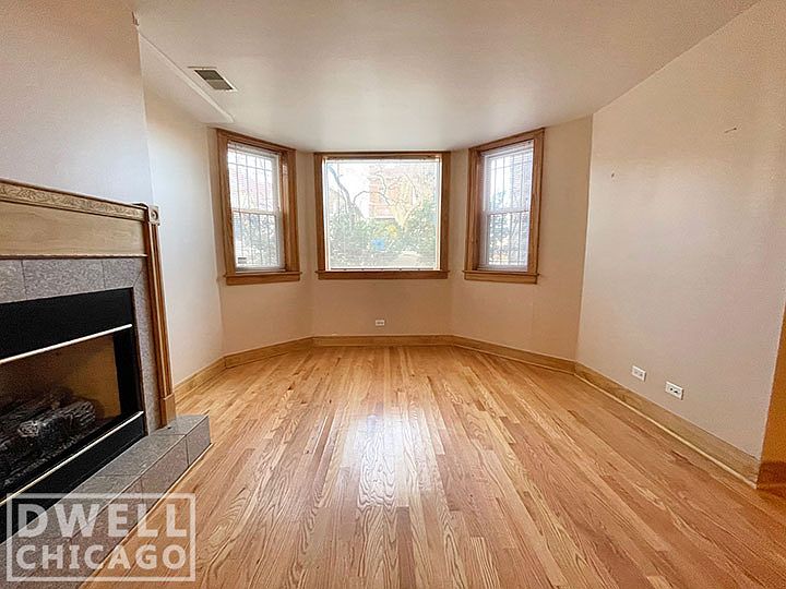 1st image of 4745 N Artesian Ave #G
