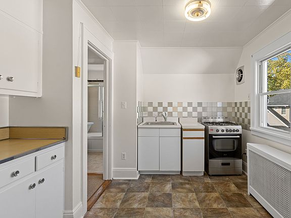 5th image of 2 Hillside Ct #2