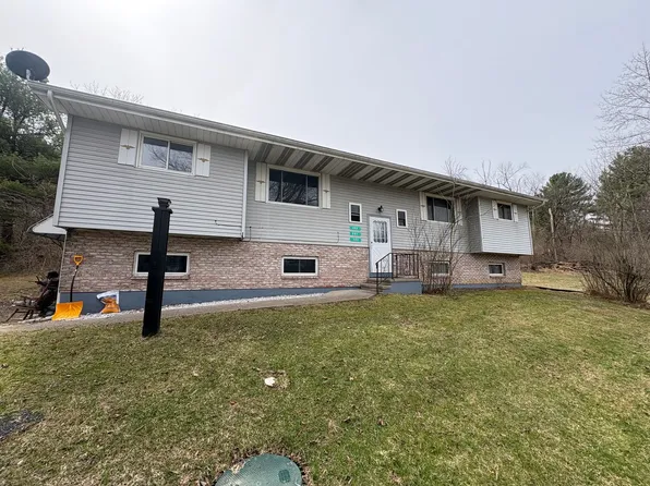 219 Joy Gln Building C, Sciota, PA 18354