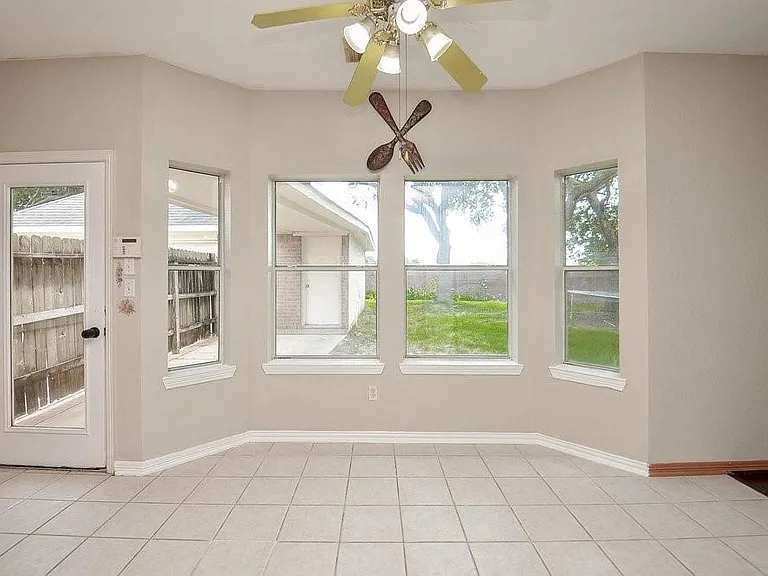 2515 Lansing Cir — Photo 24