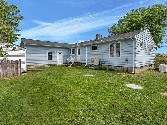 4th image of 821 Pearse Rd
