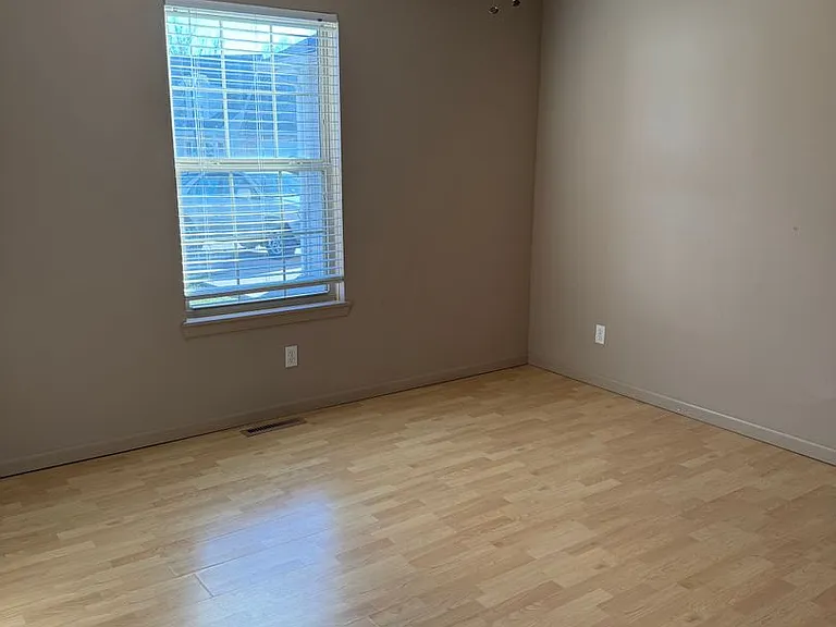 403 Camel Ct — Photo 11