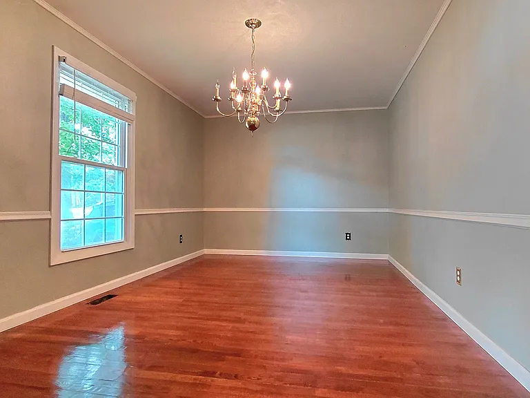874 Hollyridge Dr — Photo 6
