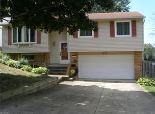 5312 Melody Ln, Willoughby, OH 44094