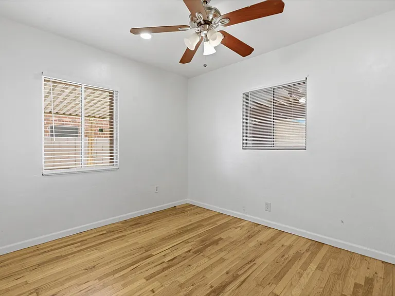 361 E Clarendon Ave — Photo 14