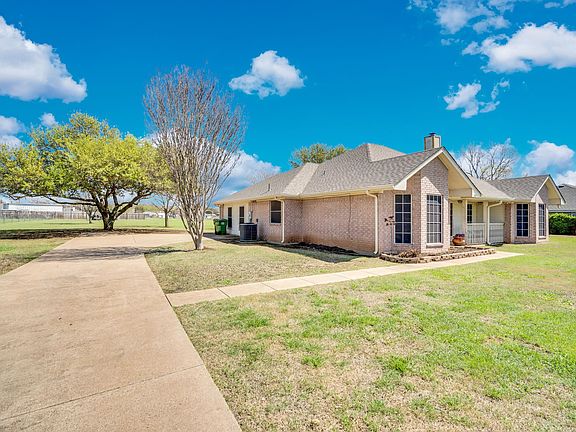 3rd image of 205 Alesha Rd