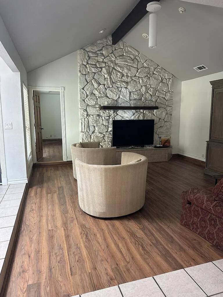 3 bed, 2.0 bath, 1700 sqft, $2,800 — Photo 3