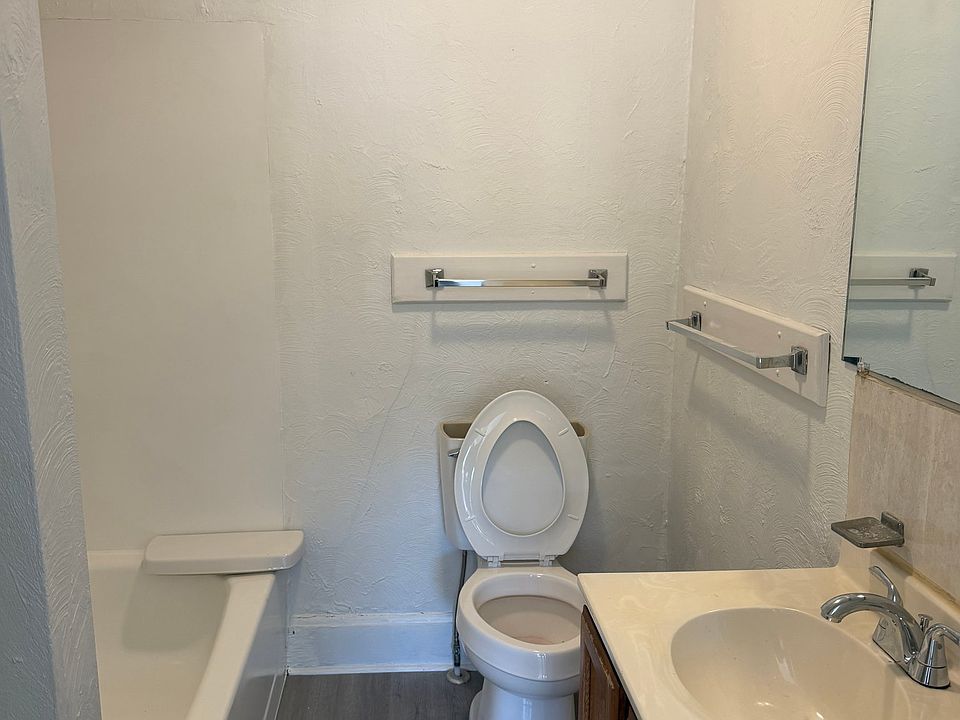 2nd image of 33 N Washington St APT 4