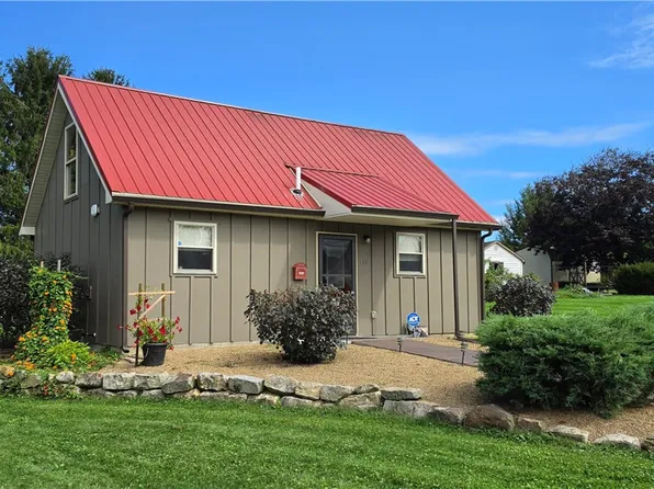 160 Cedar St, Coral, PA 15731