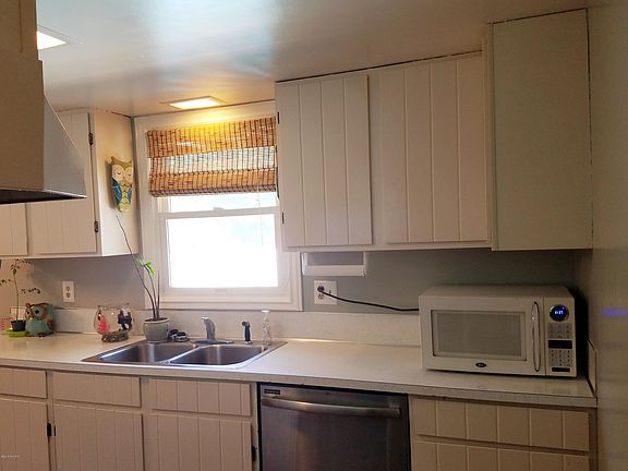3rd image of 4790 Crestwood Ave
