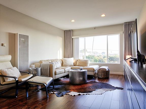 4th image of 702 Manhattan Beach Blvd APT 8