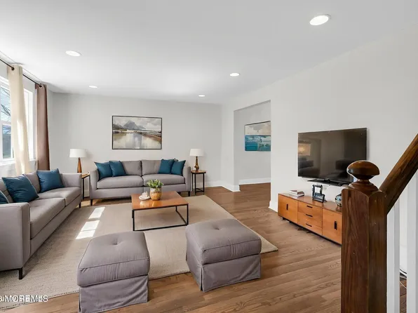 119 Manor Dr, Red Bank, NJ 07701