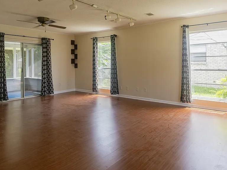 5039 Winchester Dr S — Photo 4