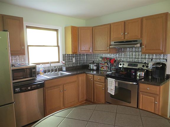 4th image of 6 Huntwood Dr