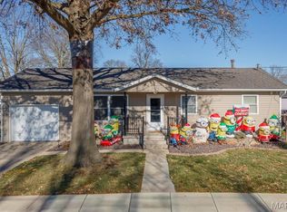 907 N 3rd St, Breese, IL