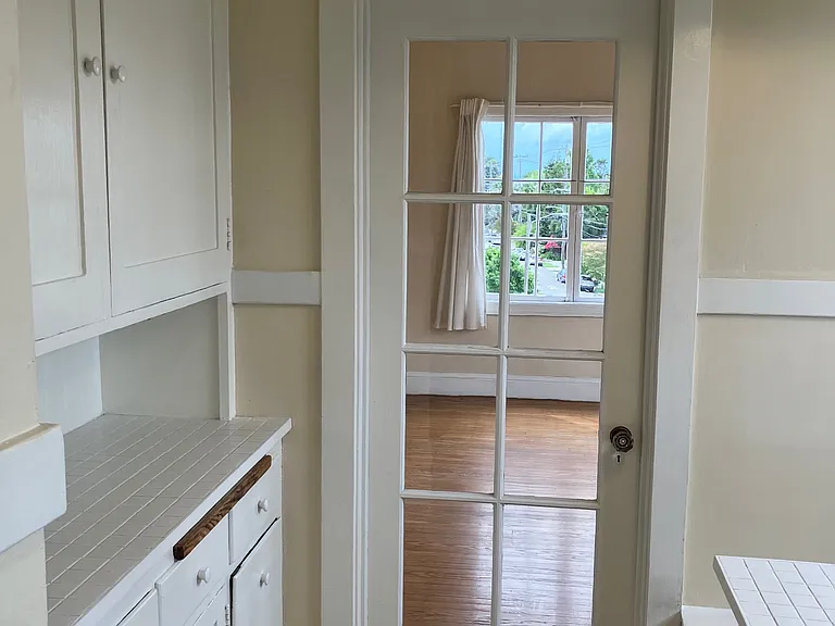293 41st St #5 — Photo 9