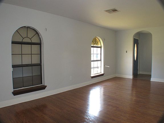 5th image of 11111 Parkwood Ct N