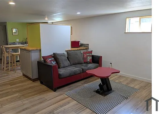 6915 Yates St — Photo 1