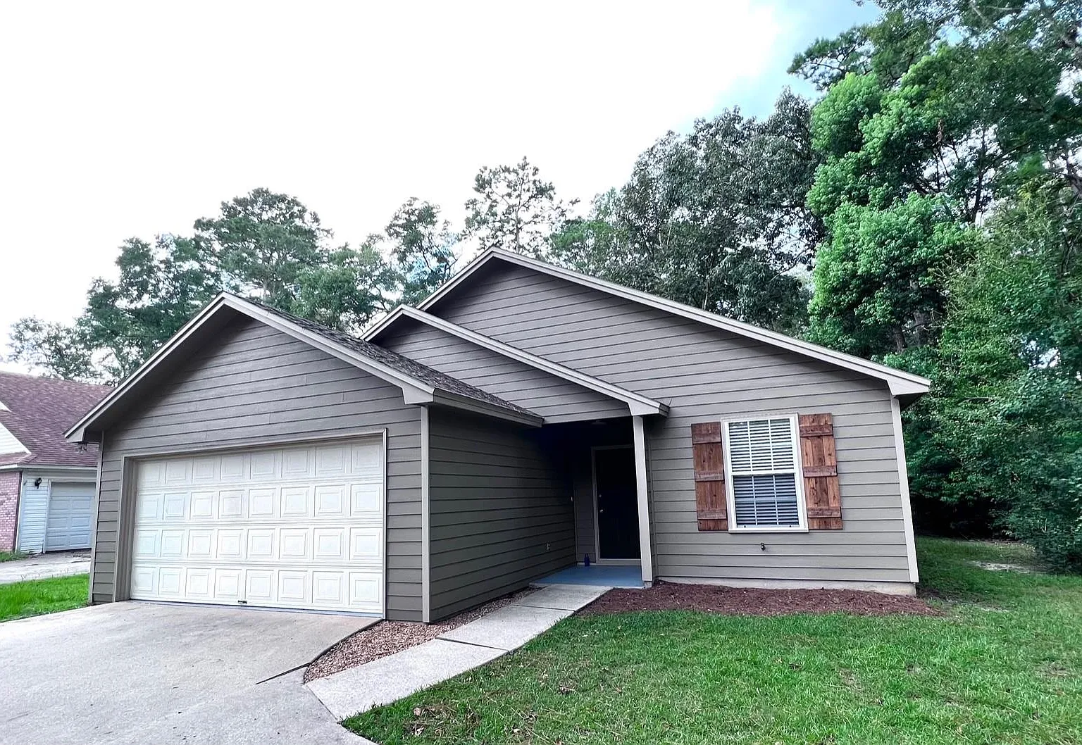 3 bed, 2.0 bath, 1400 sqft, $2,350 — Photo 1