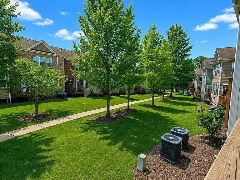 6065 Cameron Pointe — Photo 20