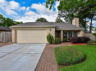 319 Lost Rock Dr, Webster, TX 77598