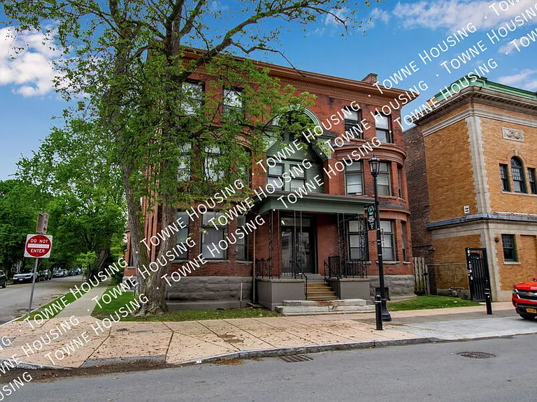 215 Allen St #1 — Photo 1