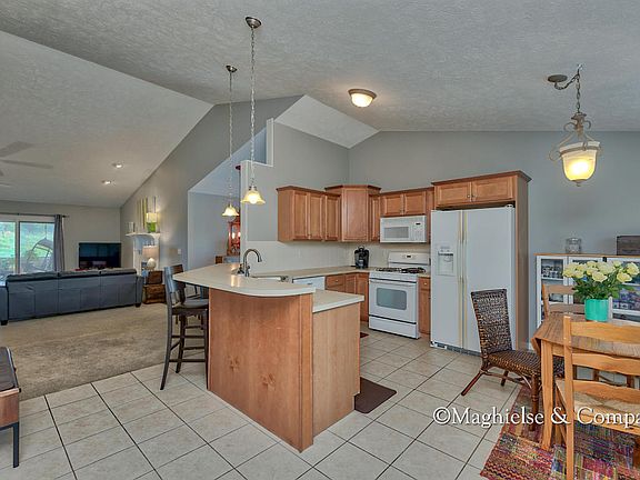 3rd image of 402 Blakeslee Creek Ct NE