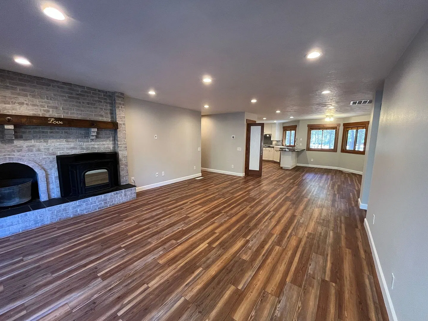 Spacious Beautiful 4-bed/3-bath on Full Acre lot in Crossroads! — Photo 2
