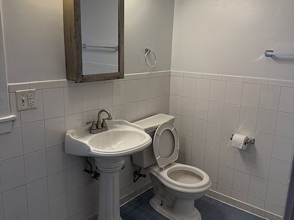 4th image of 2950 W Cullom Ave #3F