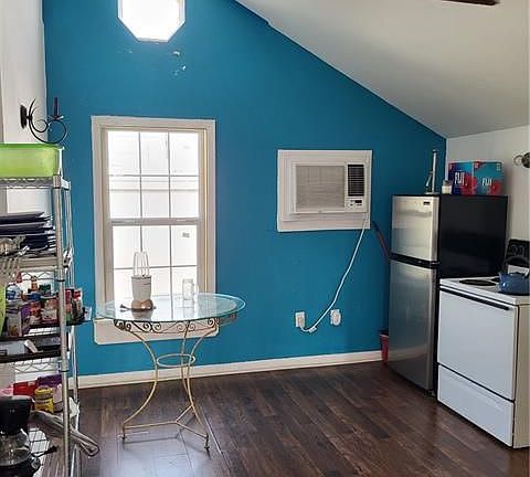 5th image of 4302 S Claiborne Ave #B