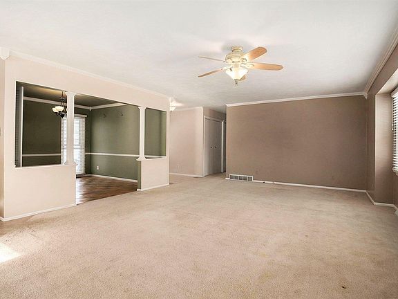 5th image of 1520 E Lake Dr W