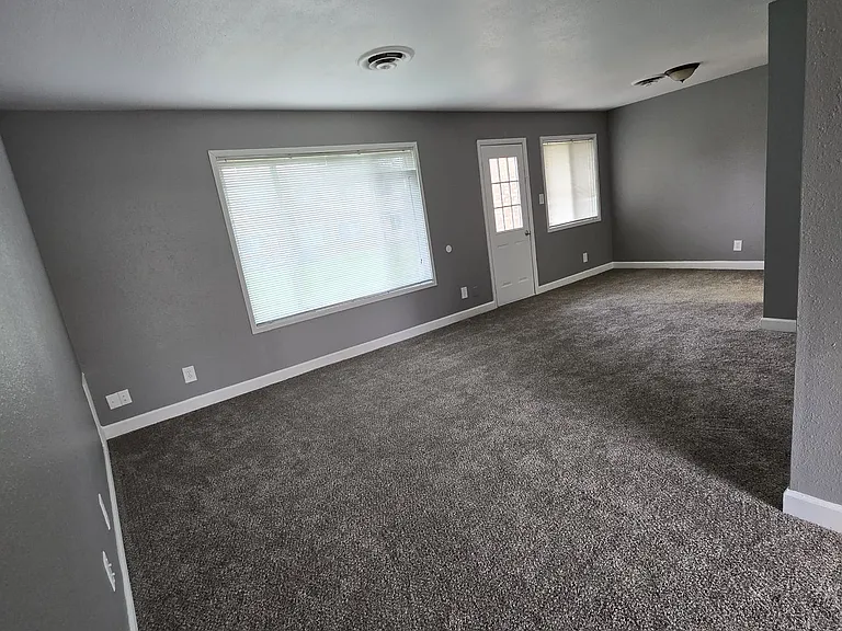 1703 S Lincoln St — Photo 2