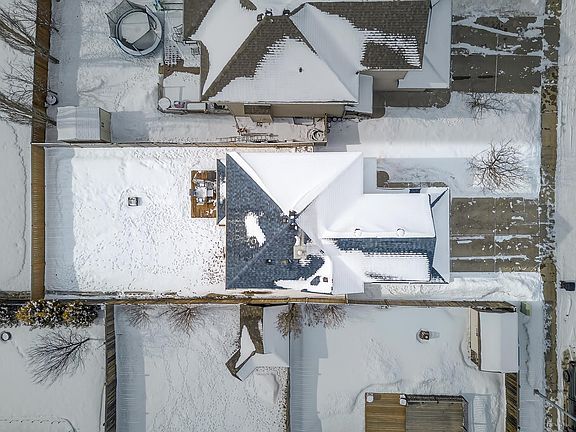 4th image of 33 Hartwick Gate