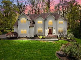 21 Grandview Rd, Central Valley, NY 10917