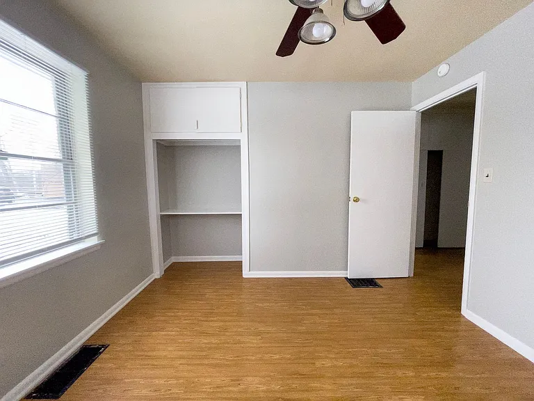 Preleasing For August! Close To Campus — Photo 8
