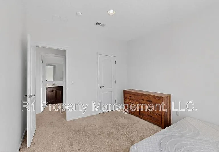 108 Hue St SW — Photo 32