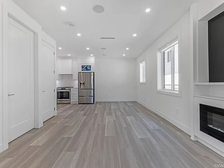 2836 E 16th Ave — Photo 9