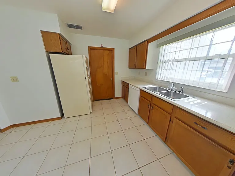 1423 Disston Ave — Photo 18