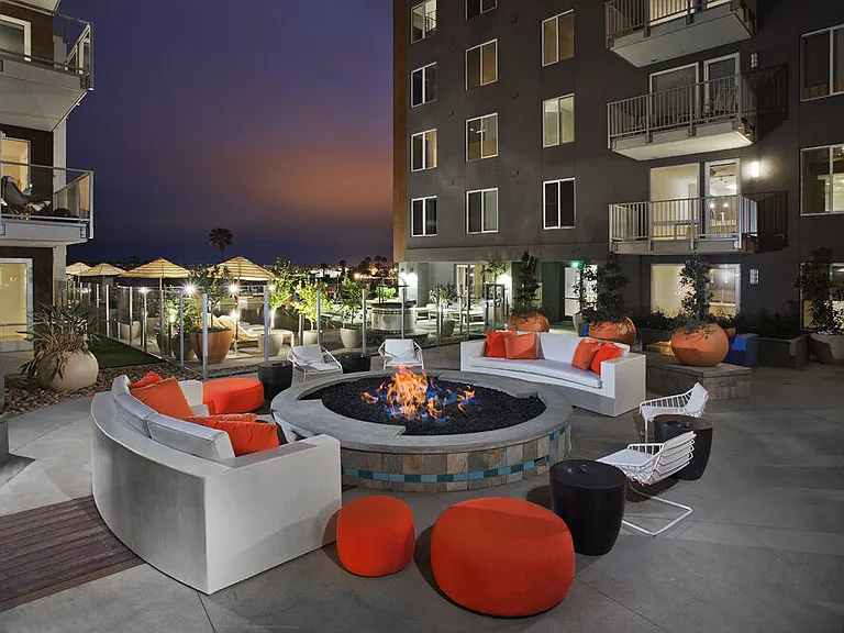 Instrata Little Italy — Photo 14