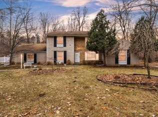 22030 Rougewood Dr, Southfield, MI 48033