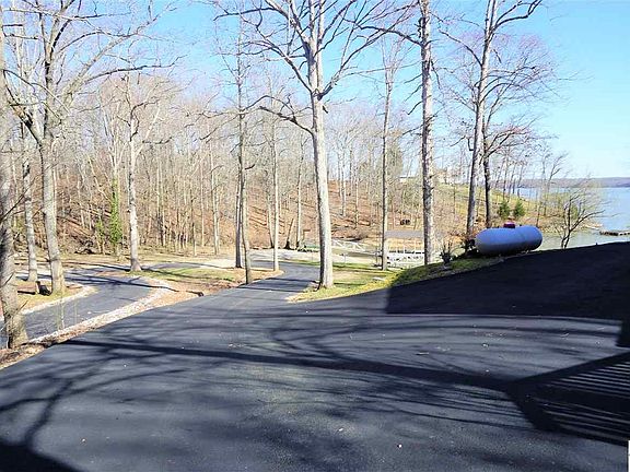 4th image of 353 McClure Dr