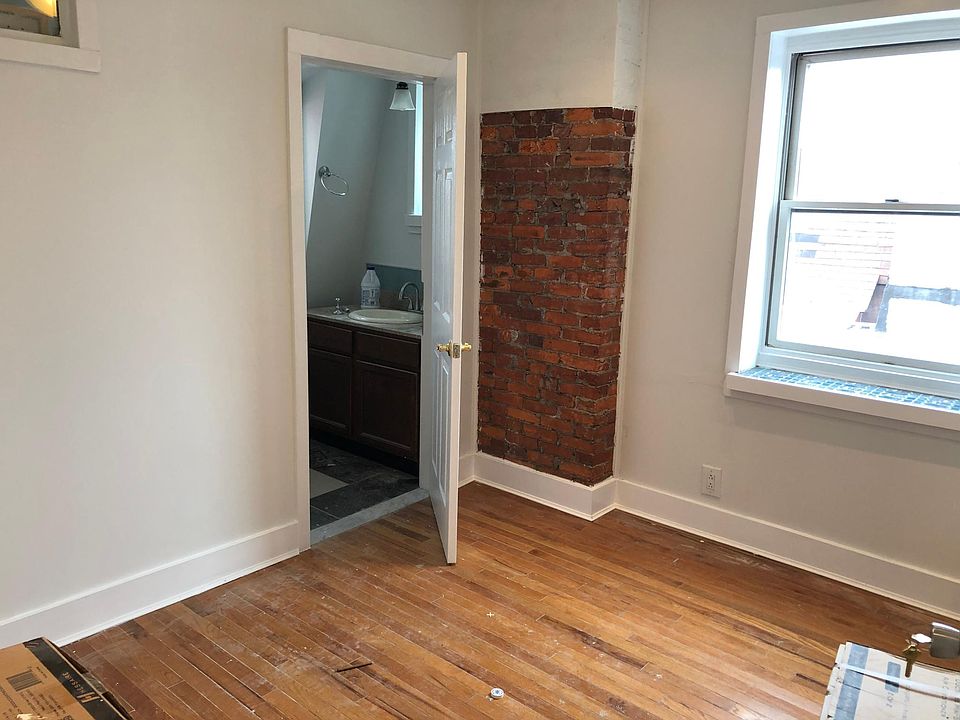 2nd image of 3419 Spring Garden St #2