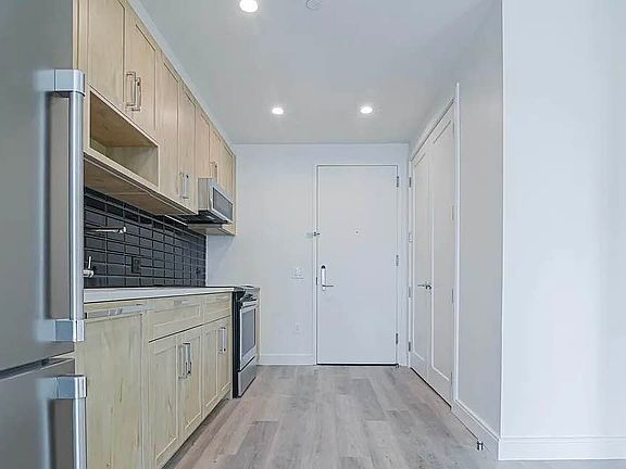 4th image of 156 Clarkson Ave #2B