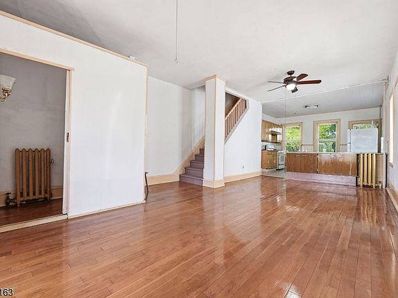 3rd image of 55 Thompson St