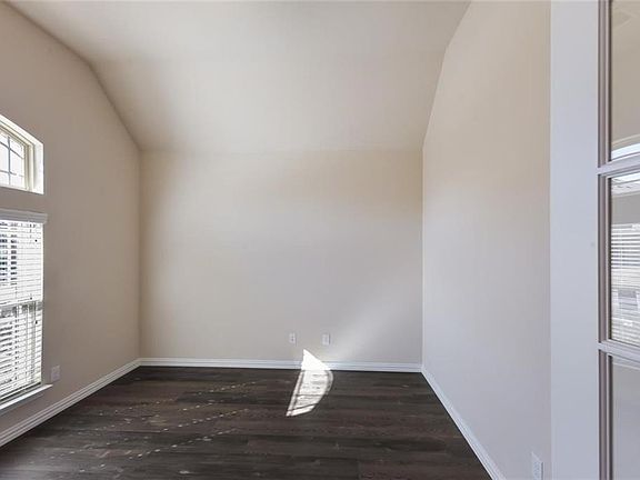 5th image of 2321 Whitney Ln
