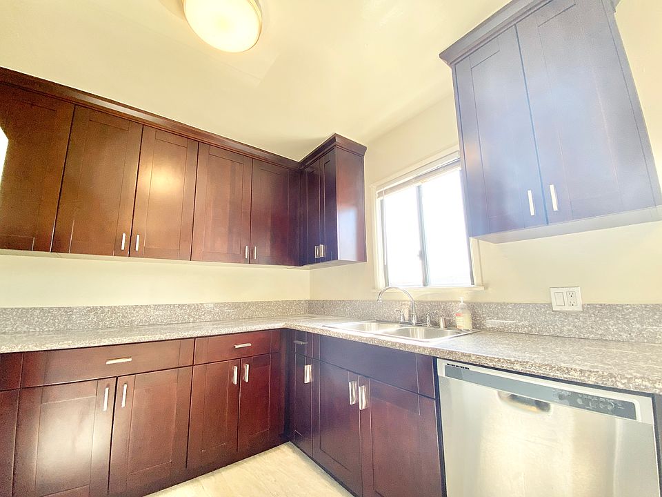 1st image of 3219 Bagley Ave #4