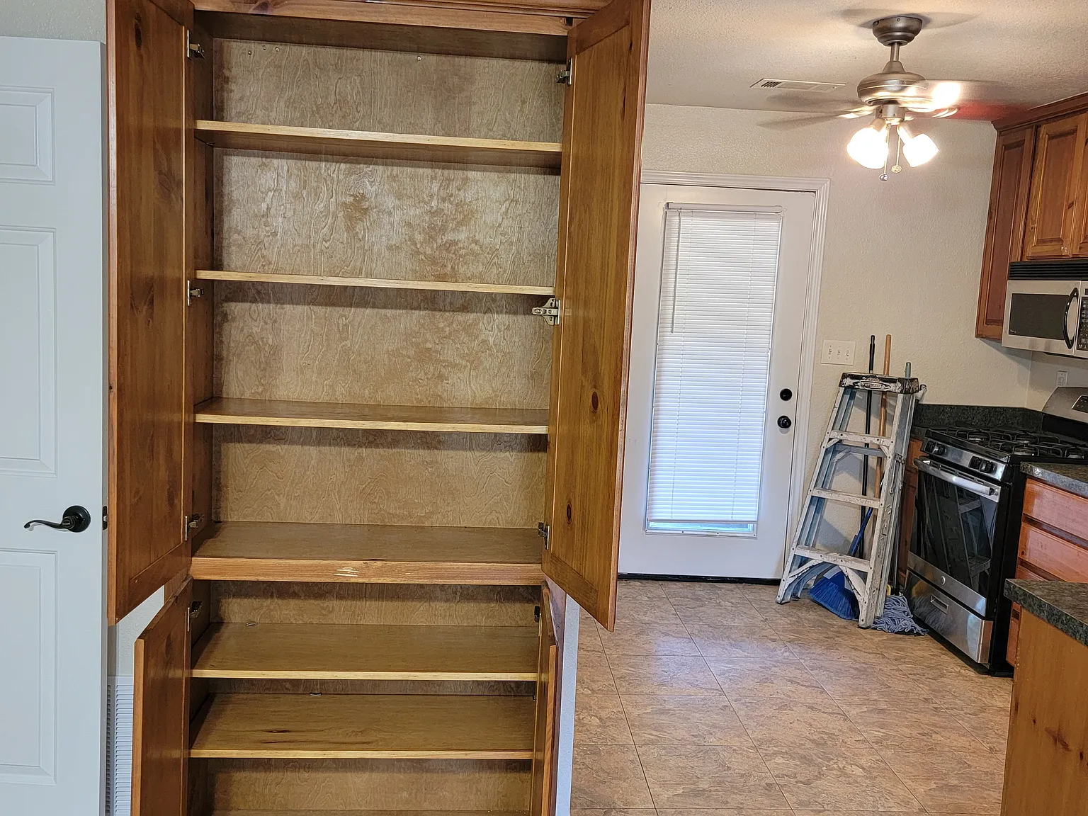 2 bed, 880 sqft, $1,350 — Photo 3