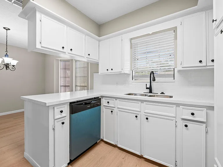 1923 Winding Creek Dr — Photo 12